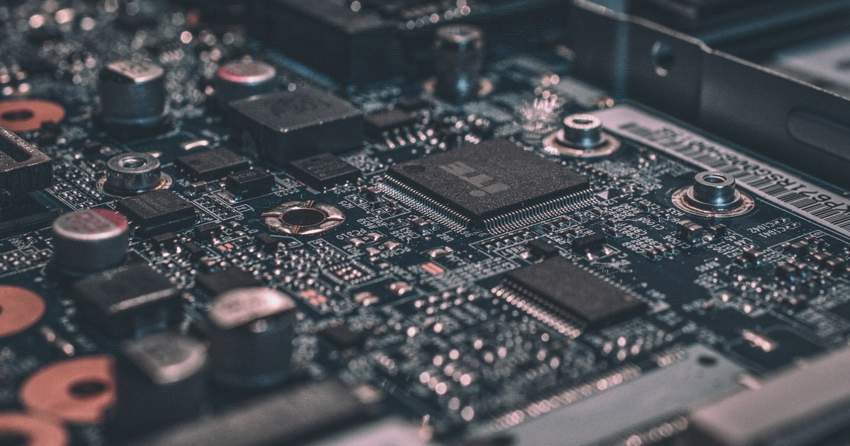 Imagem editorial sobre automação e ia para negócios em florianópolis