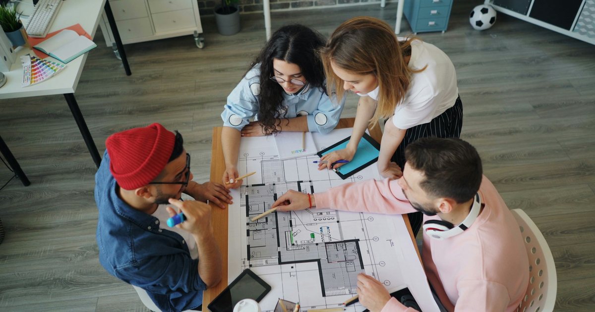 Imagem editorial sobre como implementar ia no seu negócio passo a passo (sem projeto que morre em powerpoint)