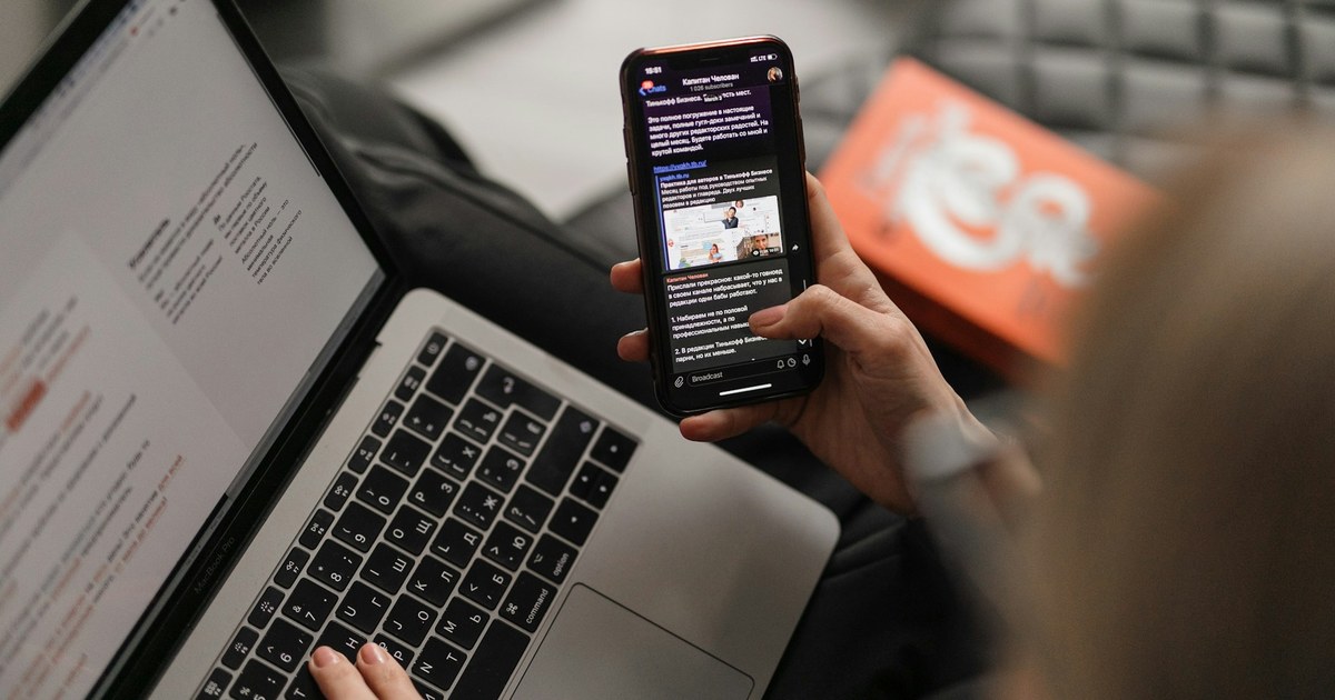 Imagem editorial sobre o que é tráfego pago