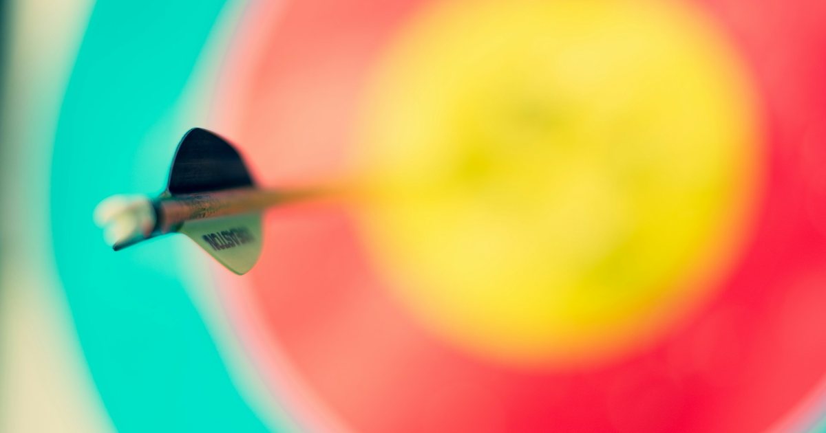 Imagem editorial sobre o que são leads qualificados e por que sua empresa “não tem” mesmo com tráfego